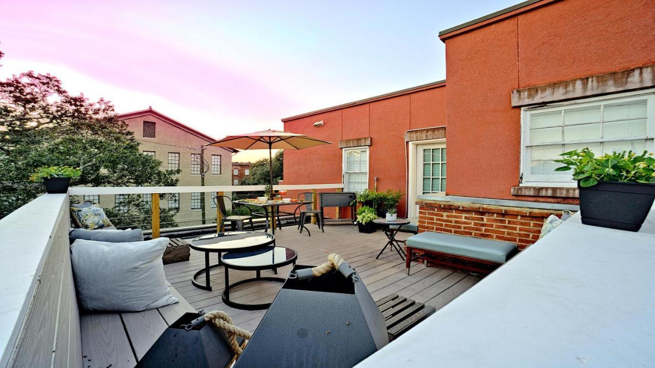 Sprawling Penthouse With Rooftop Deck Blocks From The River Savannah Ngoại thất bức ảnh